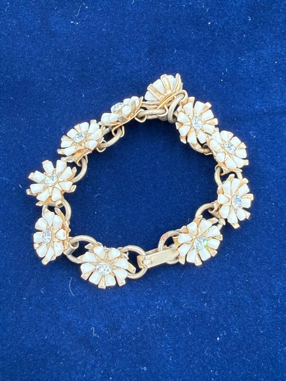 Vintage Coro White Daisy Flower, Gold-Tone Bracelet